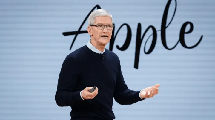 Apple, Tim Cook'un 2026'da CEO'luk görevini devretme olasılığına yönelik hazırlık yapıyor.