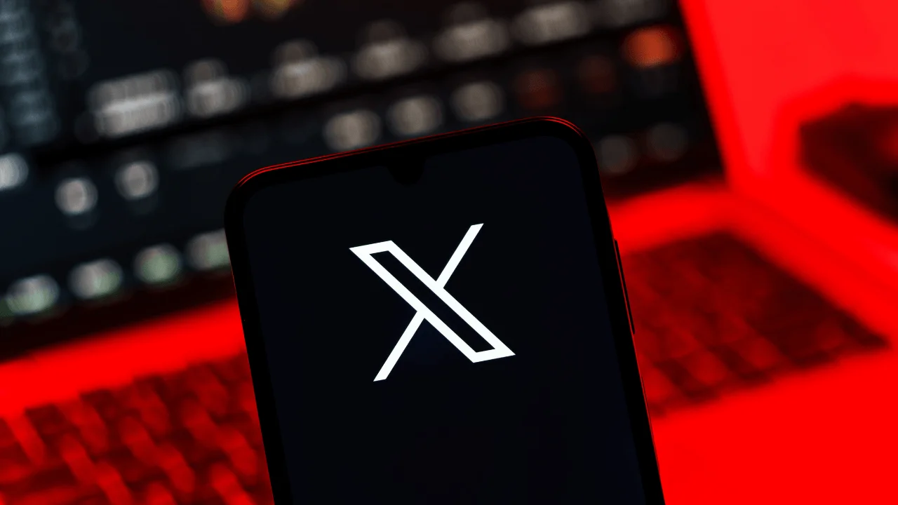 X, Android'de azalma gösterirken iOS'ta artış kaydediyor.