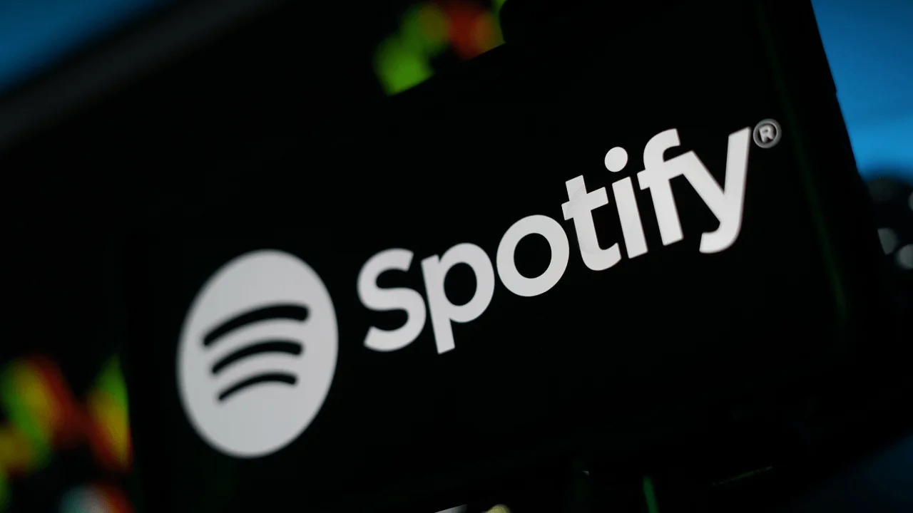 Spotify, 2026'da video podcast'lerini Netflix'te yayınlamaya başlatıyor.